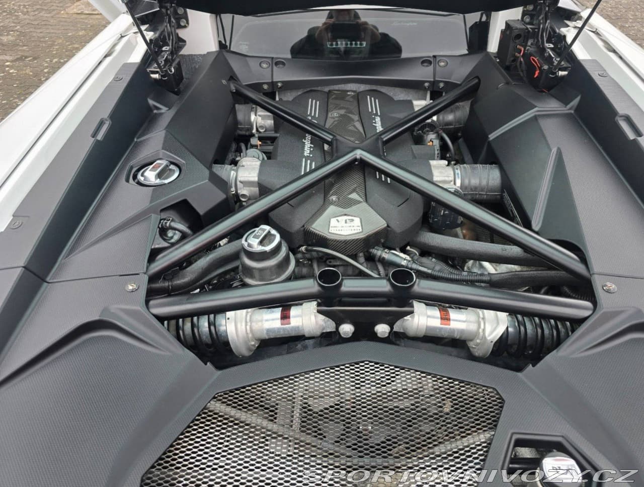 2012 Lamborghini AVENTADOR - 11