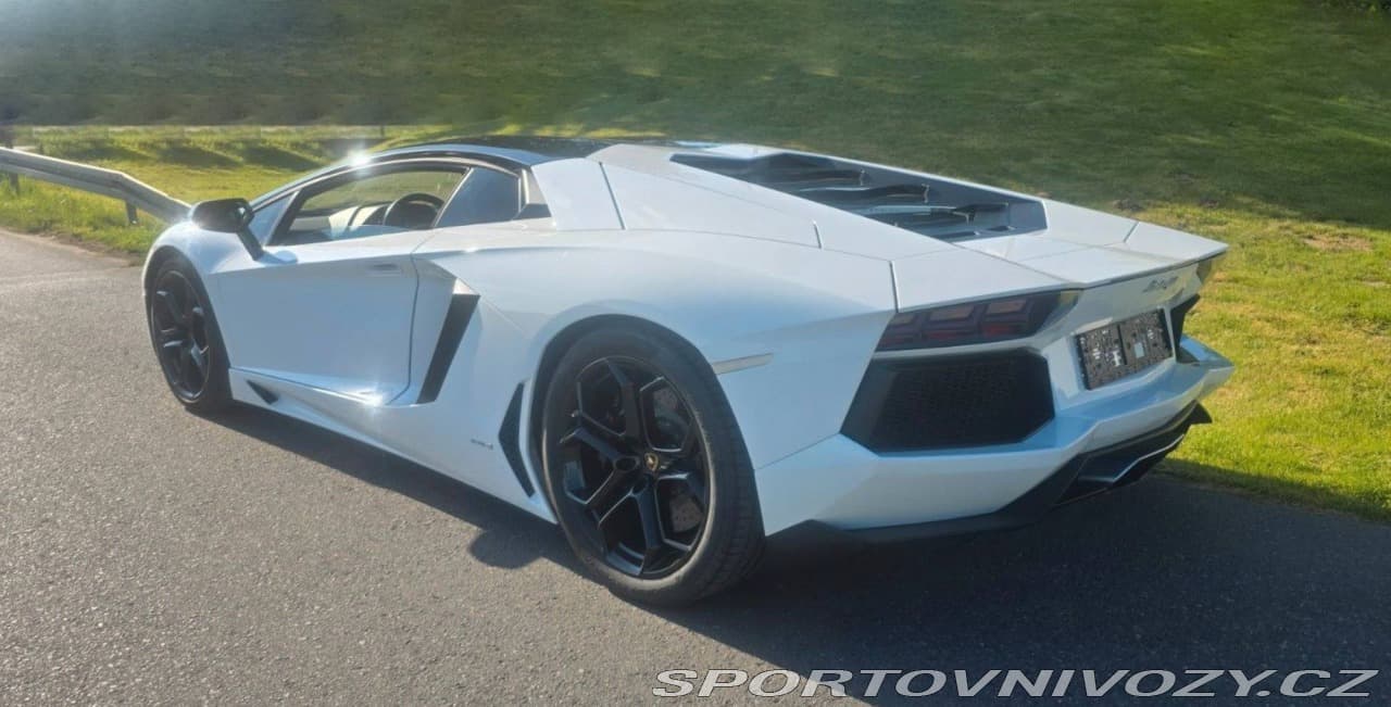 2012 Lamborghini AVENTADOR - 8