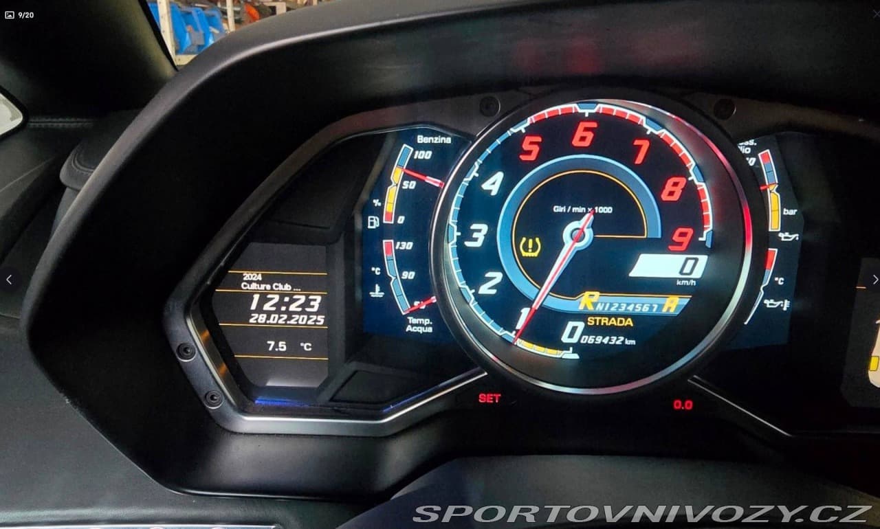 2012 Lamborghini AVENTADOR - 9