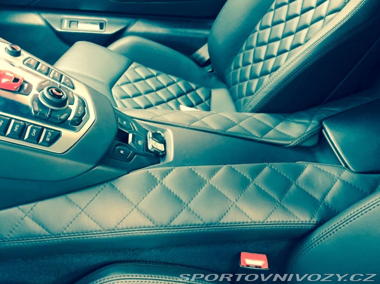 2011 Lamborghini AVENTADOR - 8