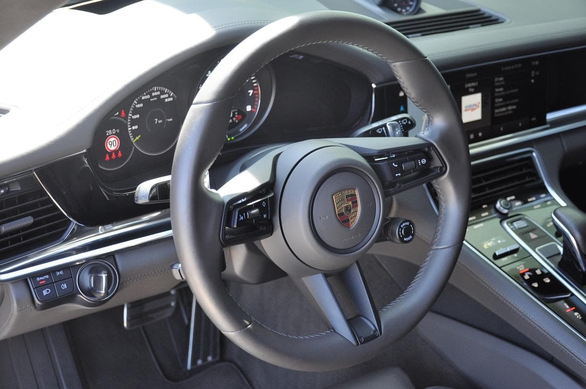 2022 Porsche PANAMERA - 16