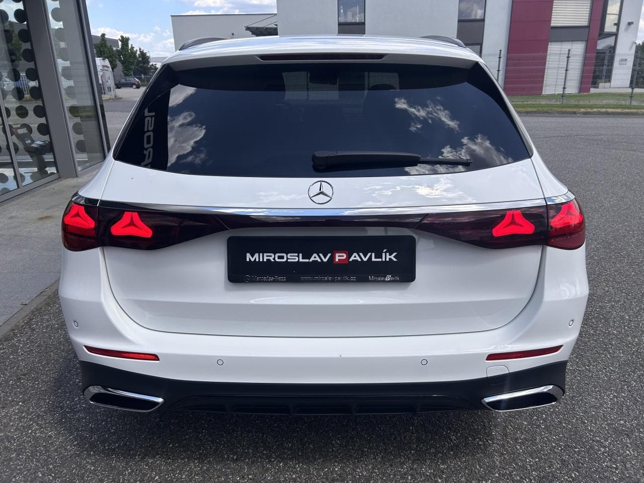 2025 Mercedes-Benz E-CLASS - 3