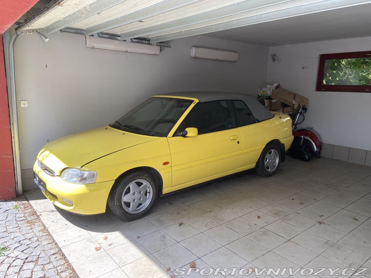 1995 Ford ESCORT