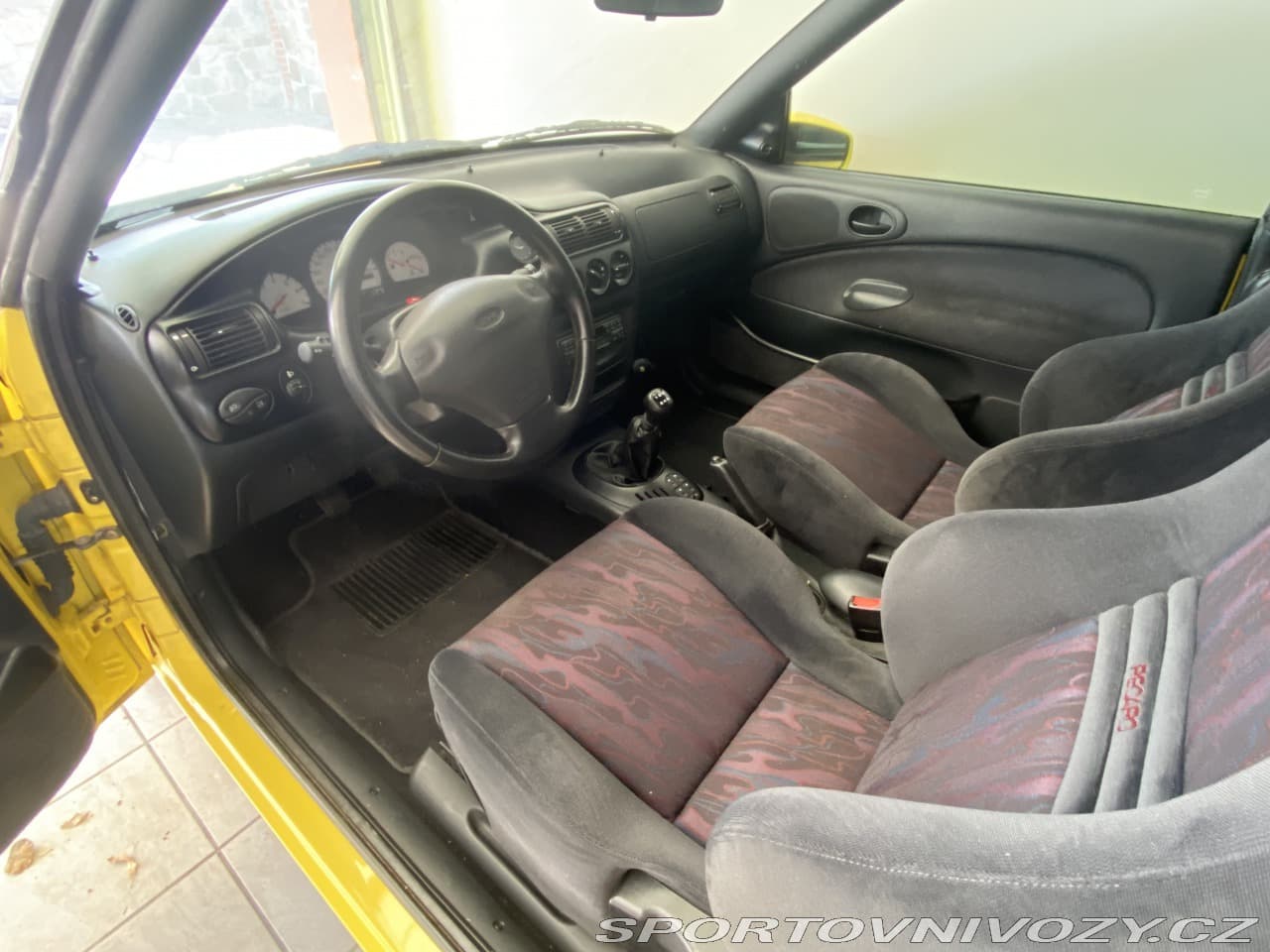 1995 Ford ESCORT - 10