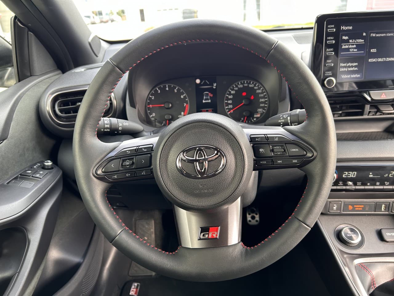 2021 Toyota YARIS - 16