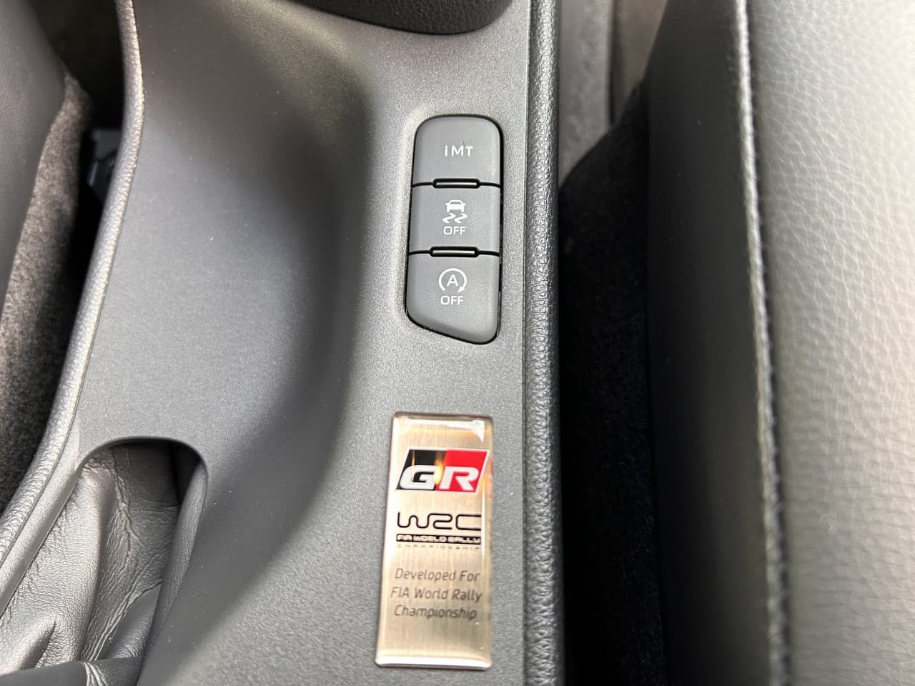 2021 Toyota YARIS - 17