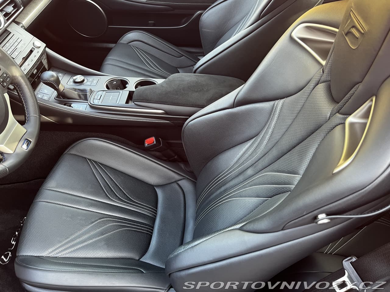 2015 Lexus RC - 17