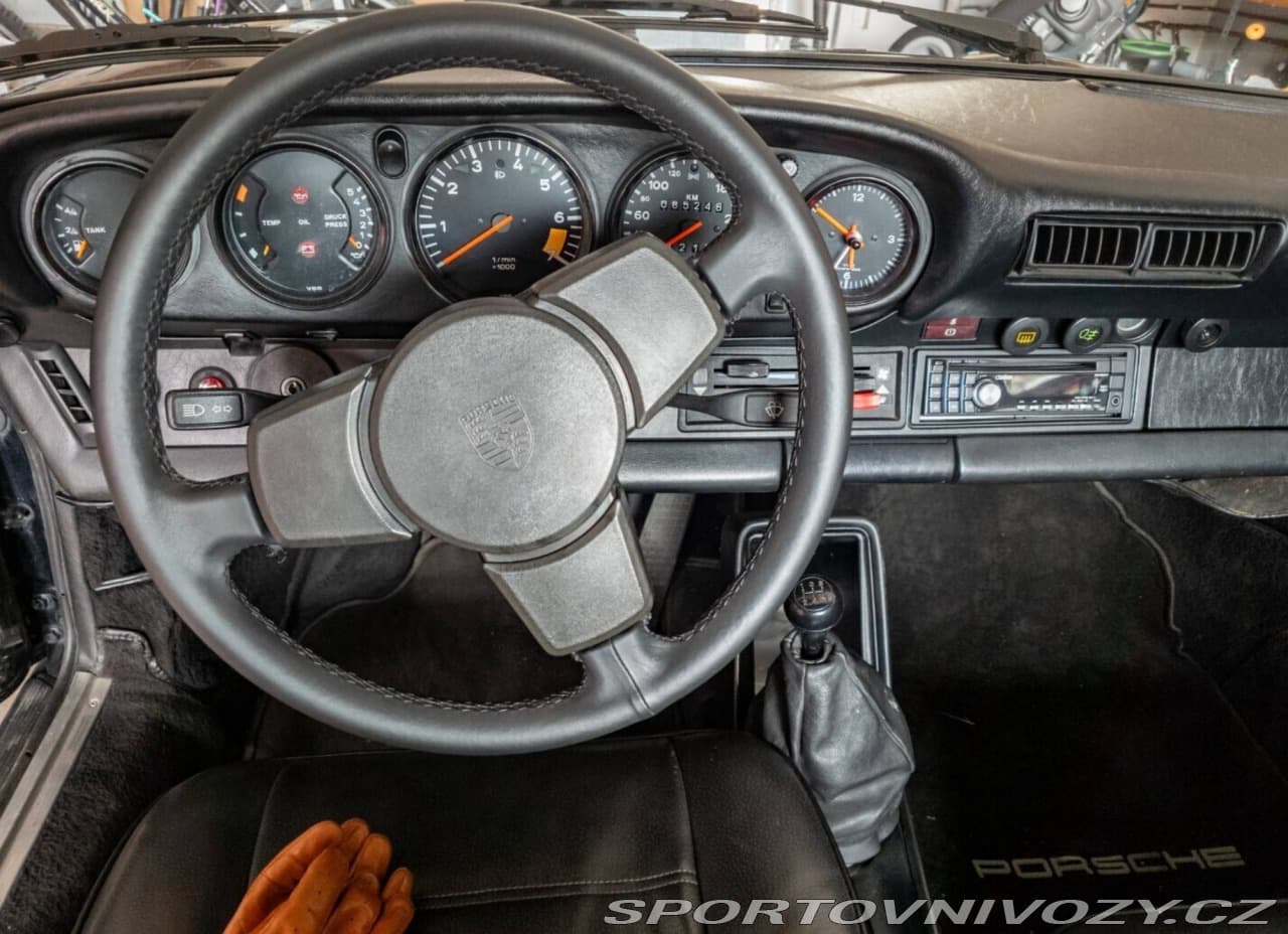 1982 Porsche 911 - 10
