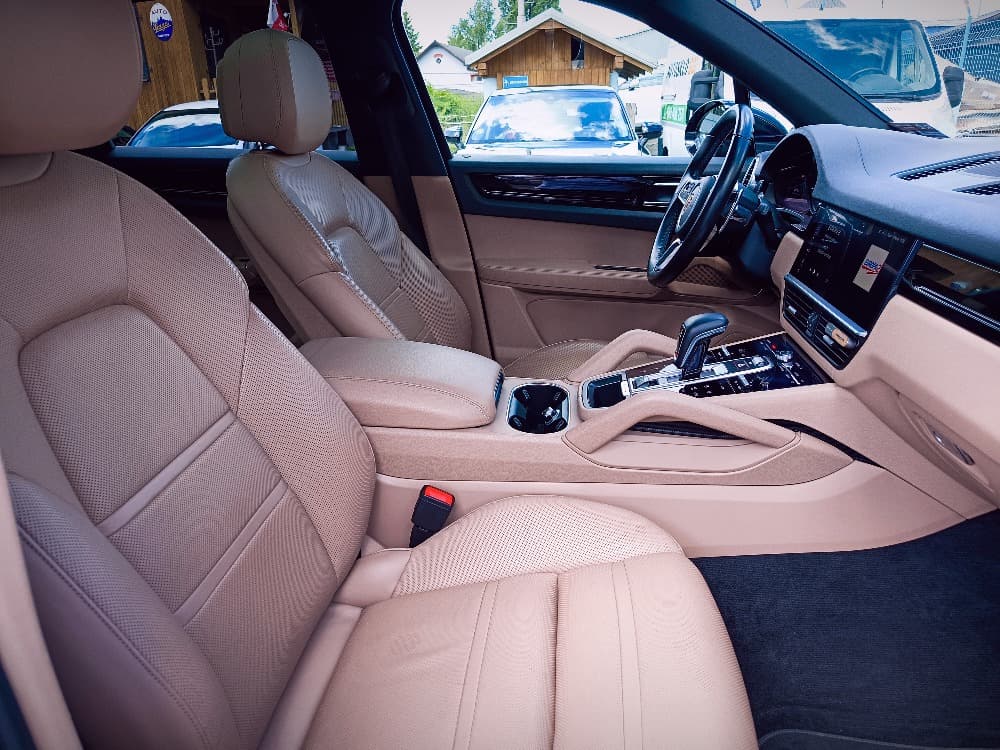 2018 Porsche CAYENNE - 16