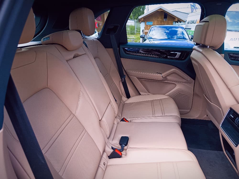 2018 Porsche CAYENNE - 17