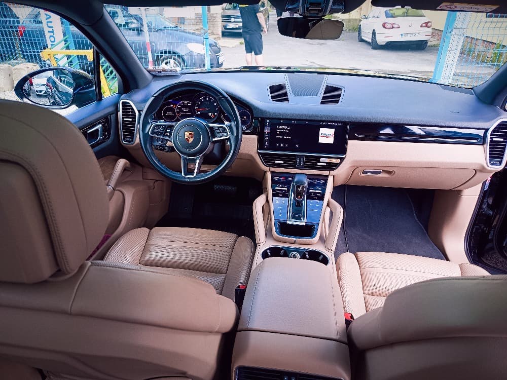 2018 Porsche CAYENNE - 18