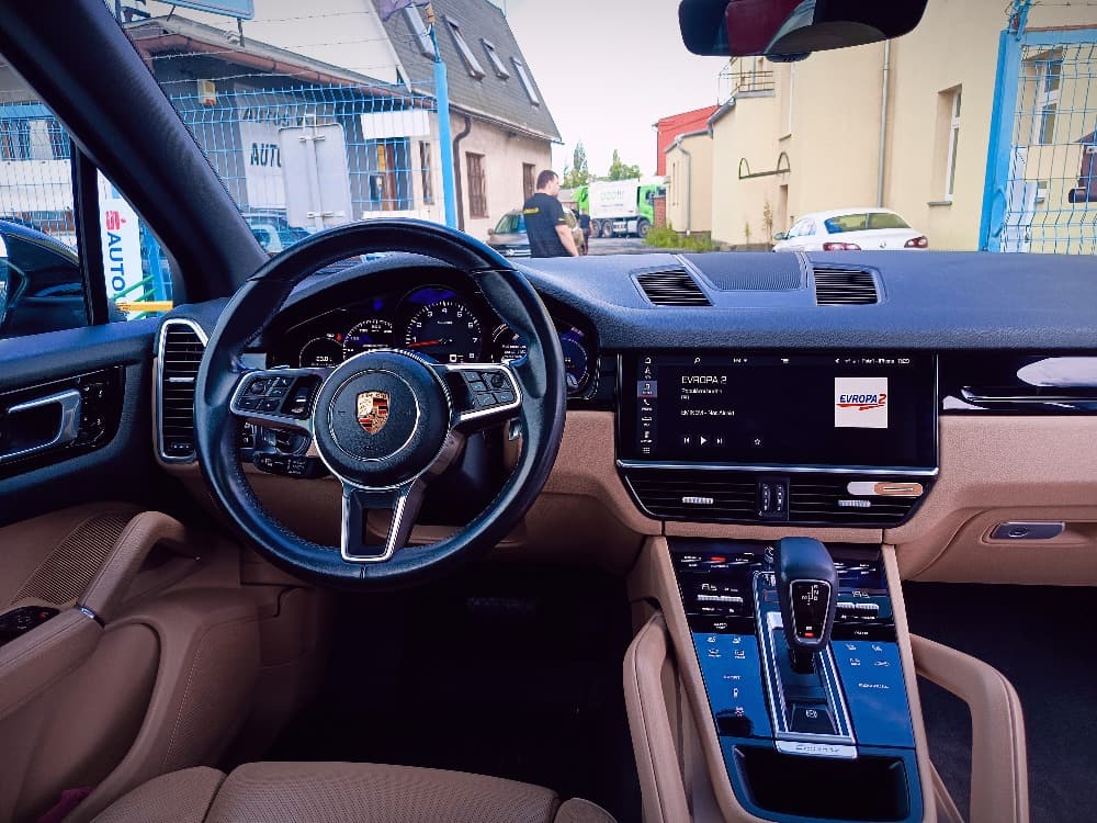 2018 Porsche CAYENNE - 19