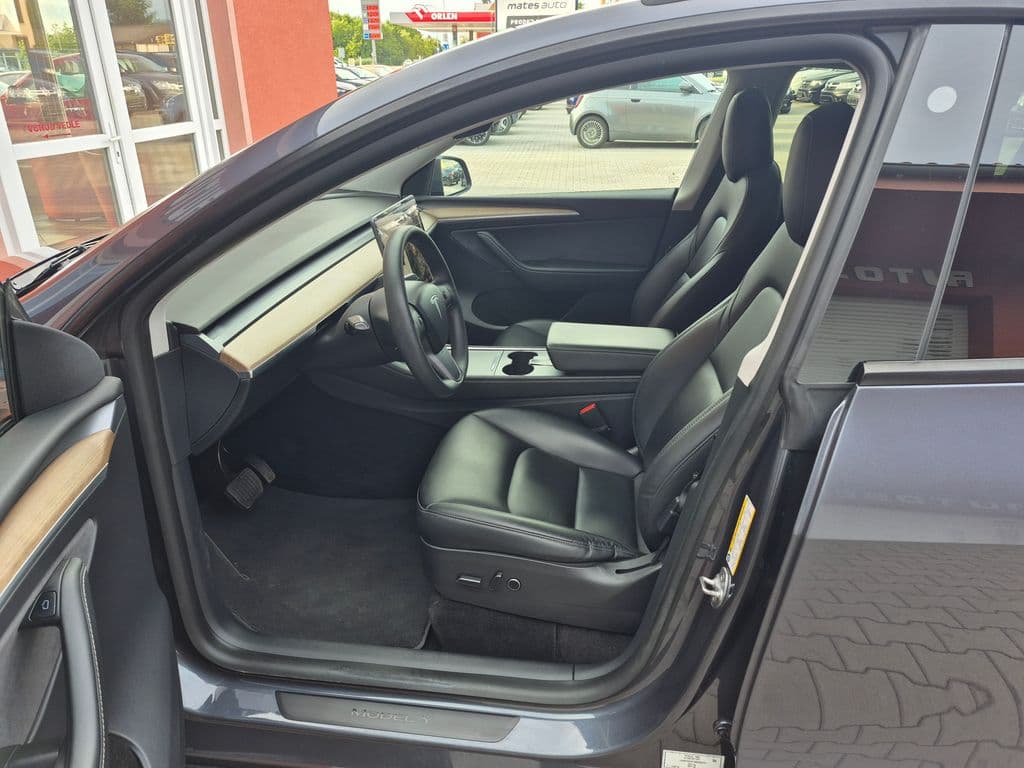 2021 Tesla Model Y - 21