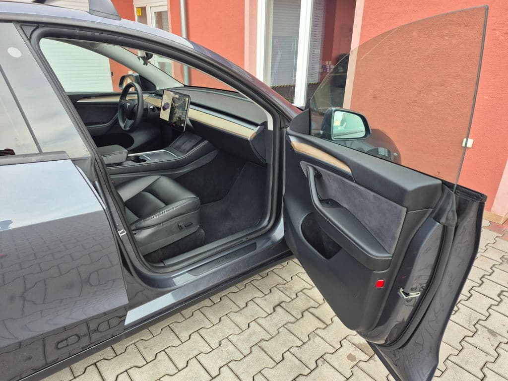 2021 Tesla Model Y - 27