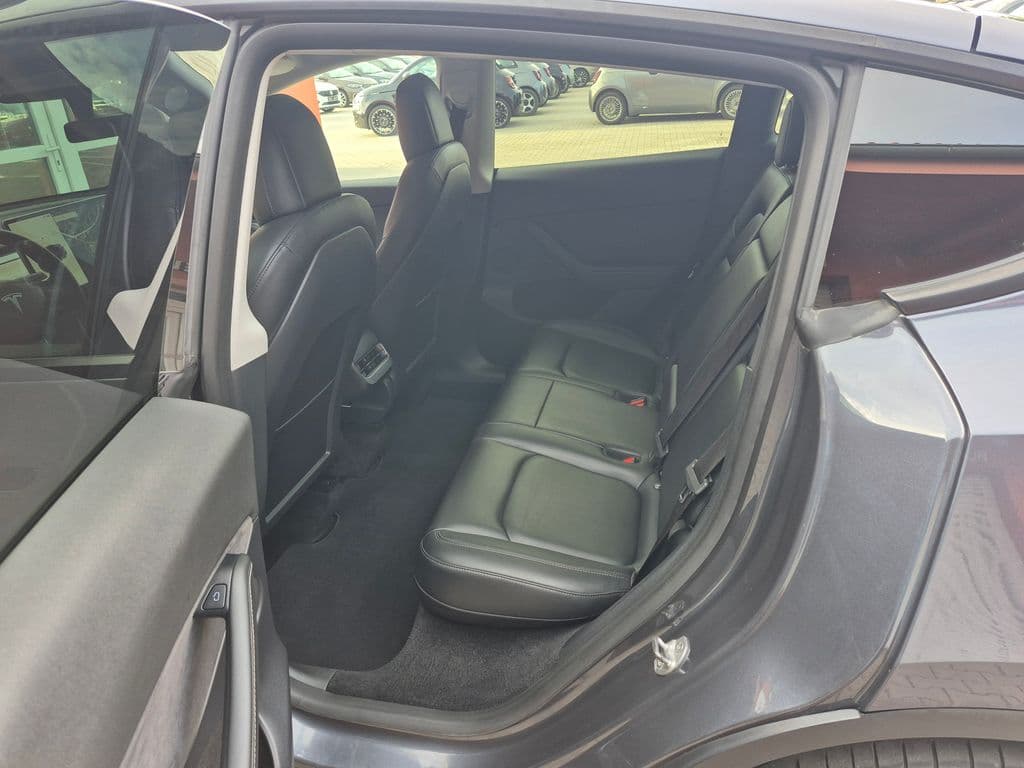 2021 Tesla Model Y - 33