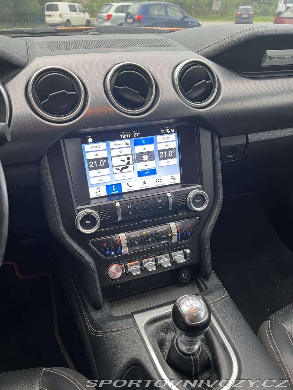 2019 Ford MUSTANG - 11