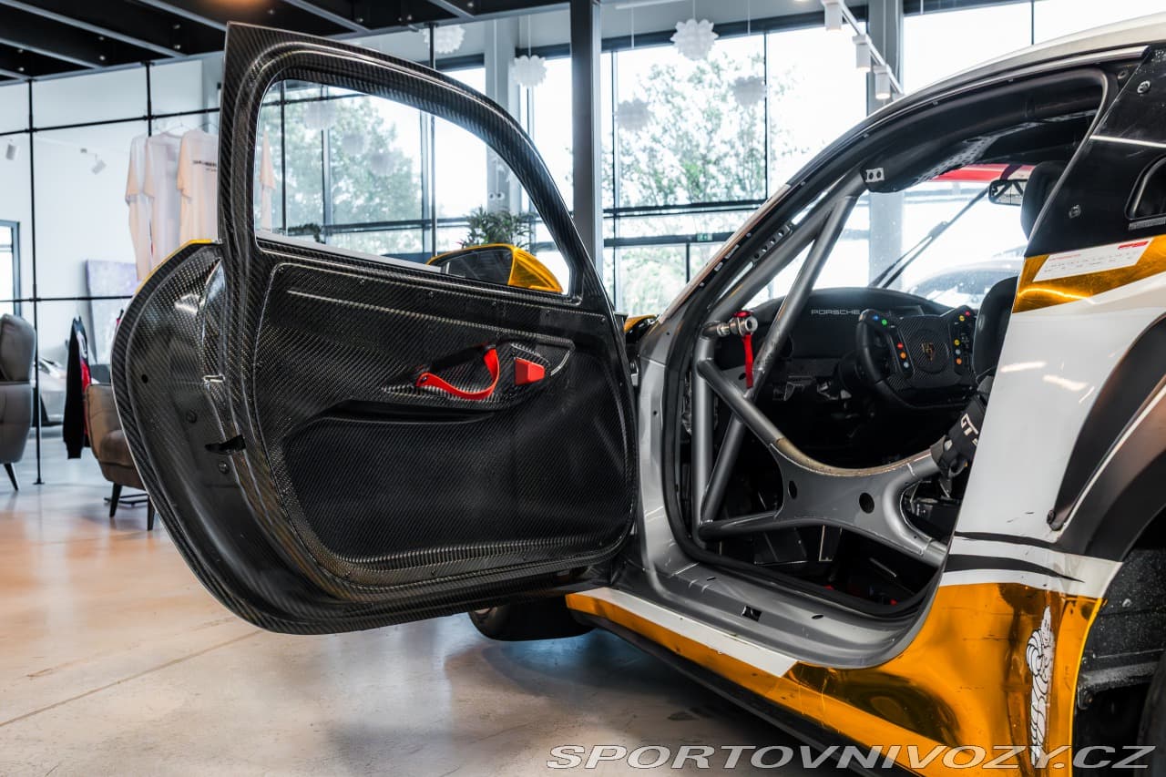 2024 Porsche 911 - 11