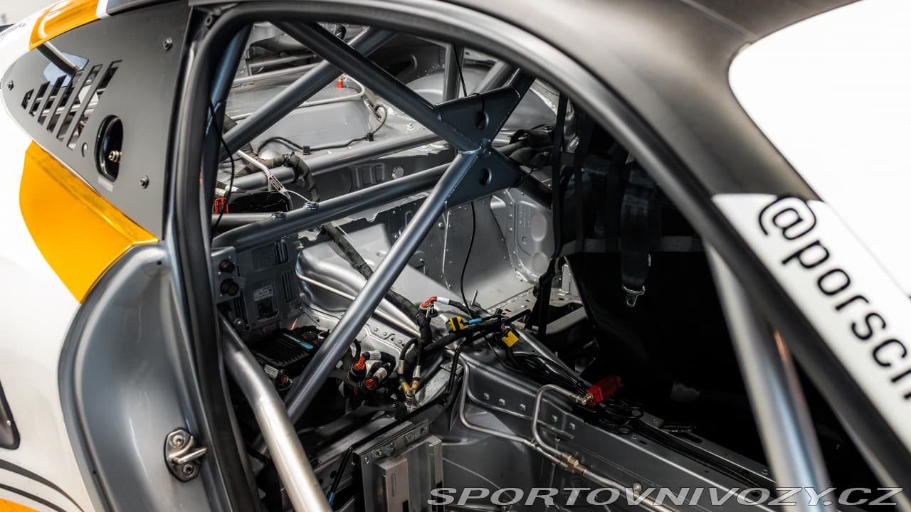 2024 Porsche 911 - 4