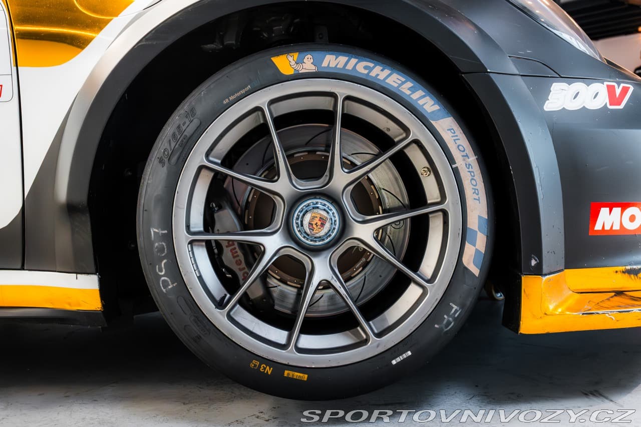2024 Porsche 911 - 8