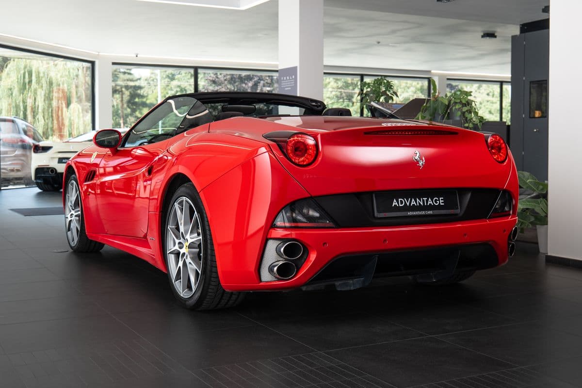 2011 Ferrari CALIFORNIA - 4