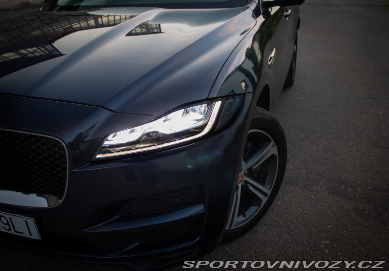 2016 Jaguar F-PACE - 10