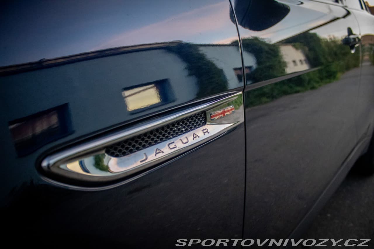 2016 Jaguar F-PACE - 11
