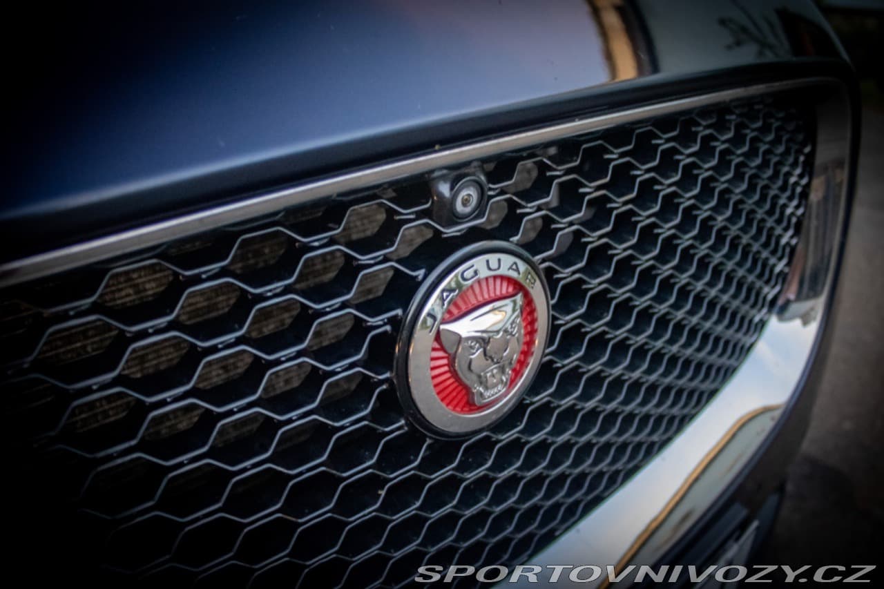 2016 Jaguar F-PACE - 12