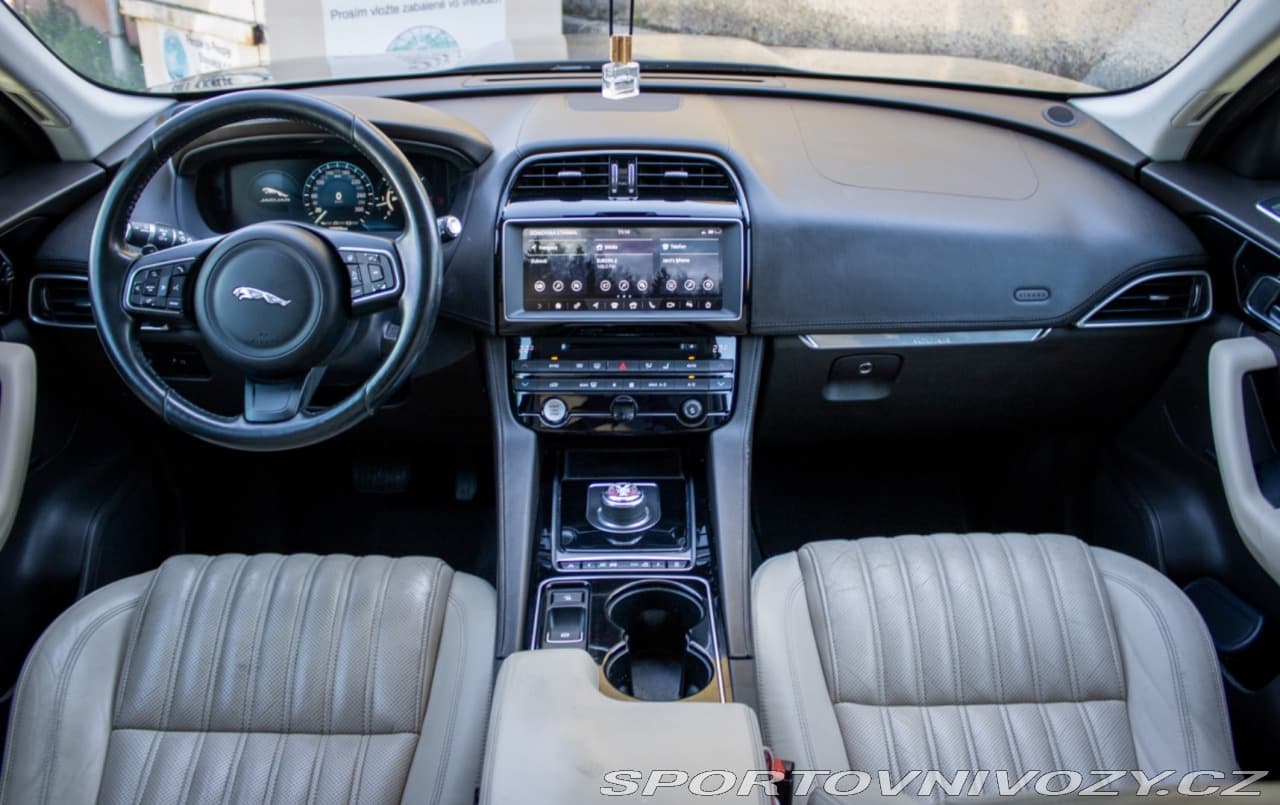 2016 Jaguar F-PACE - 17