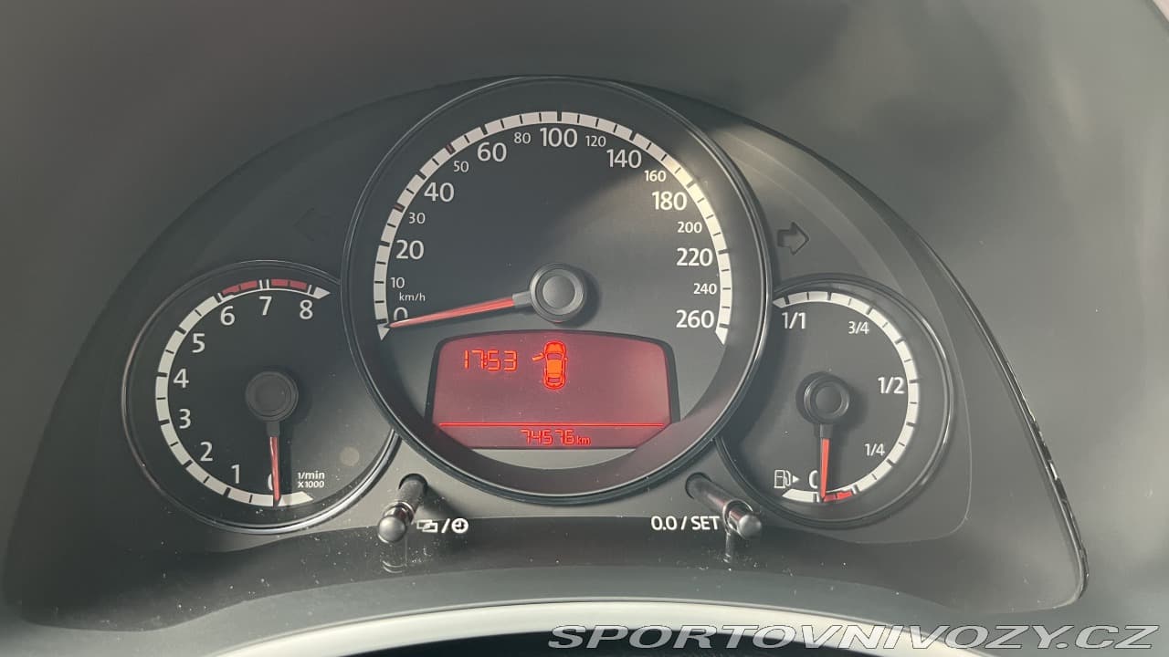 2015 Volkswagen BEETLE - 11