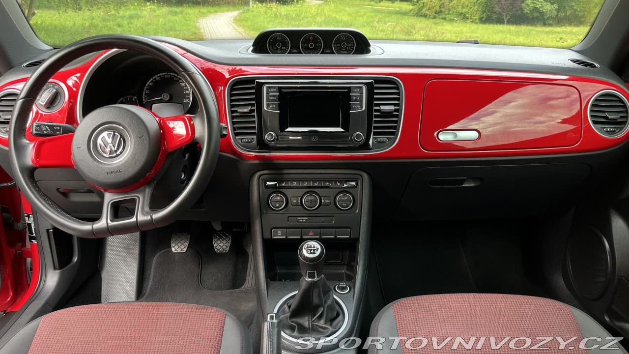 2015 Volkswagen BEETLE - 12