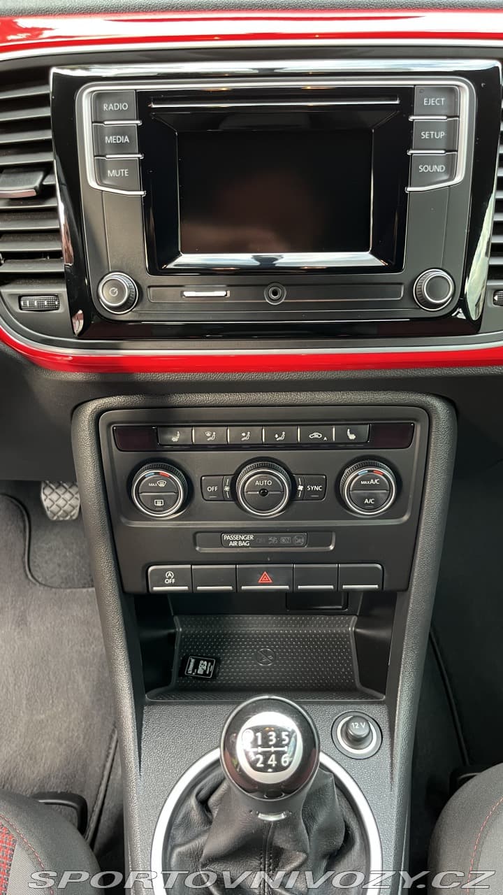 2015 Volkswagen BEETLE - 14