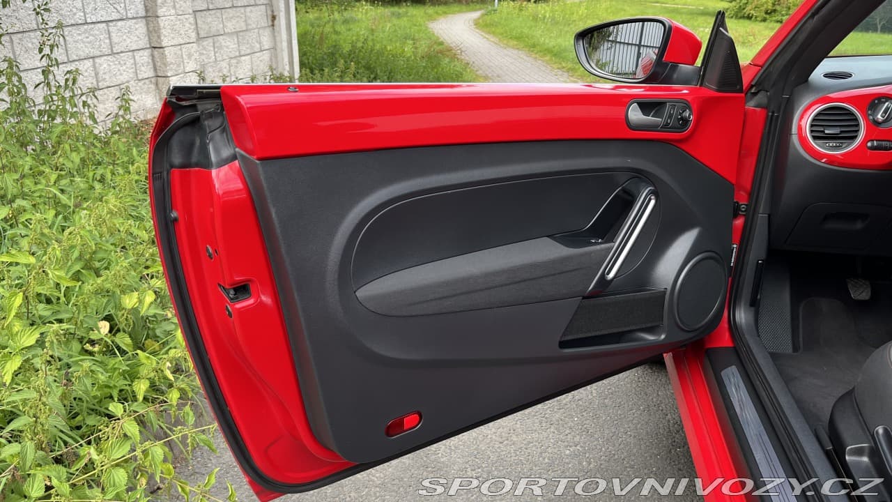2015 Volkswagen BEETLE - 17