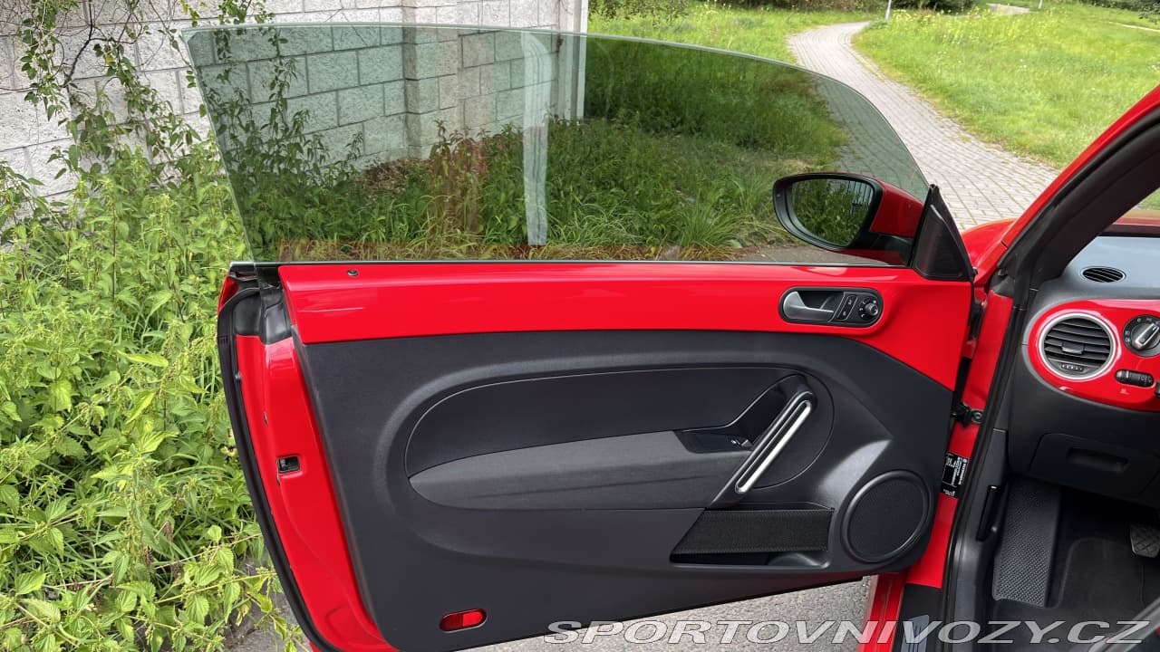2015 Volkswagen BEETLE - 9