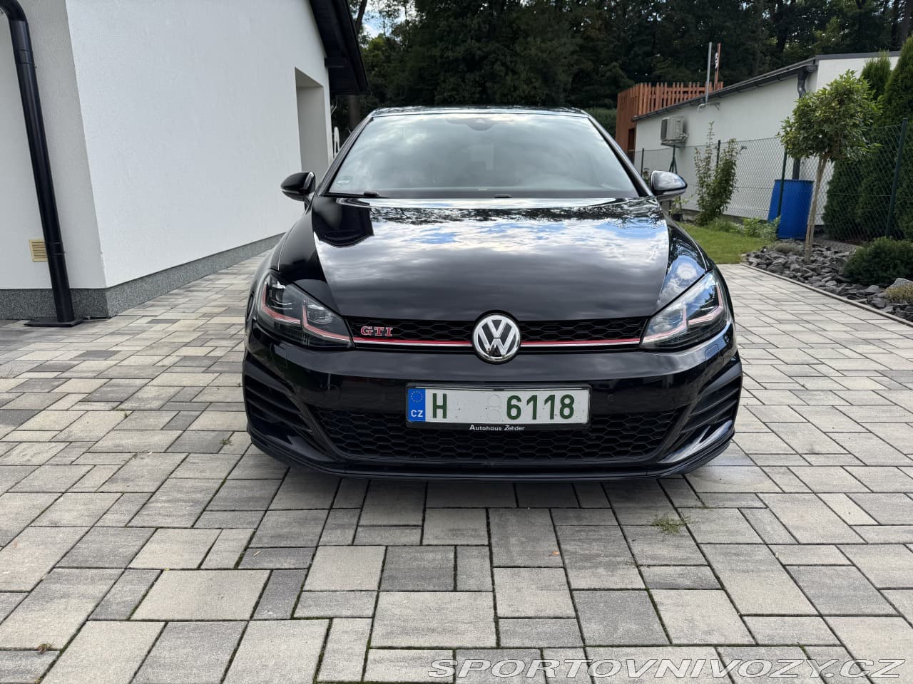 2018 Volkswagen Golf - 11