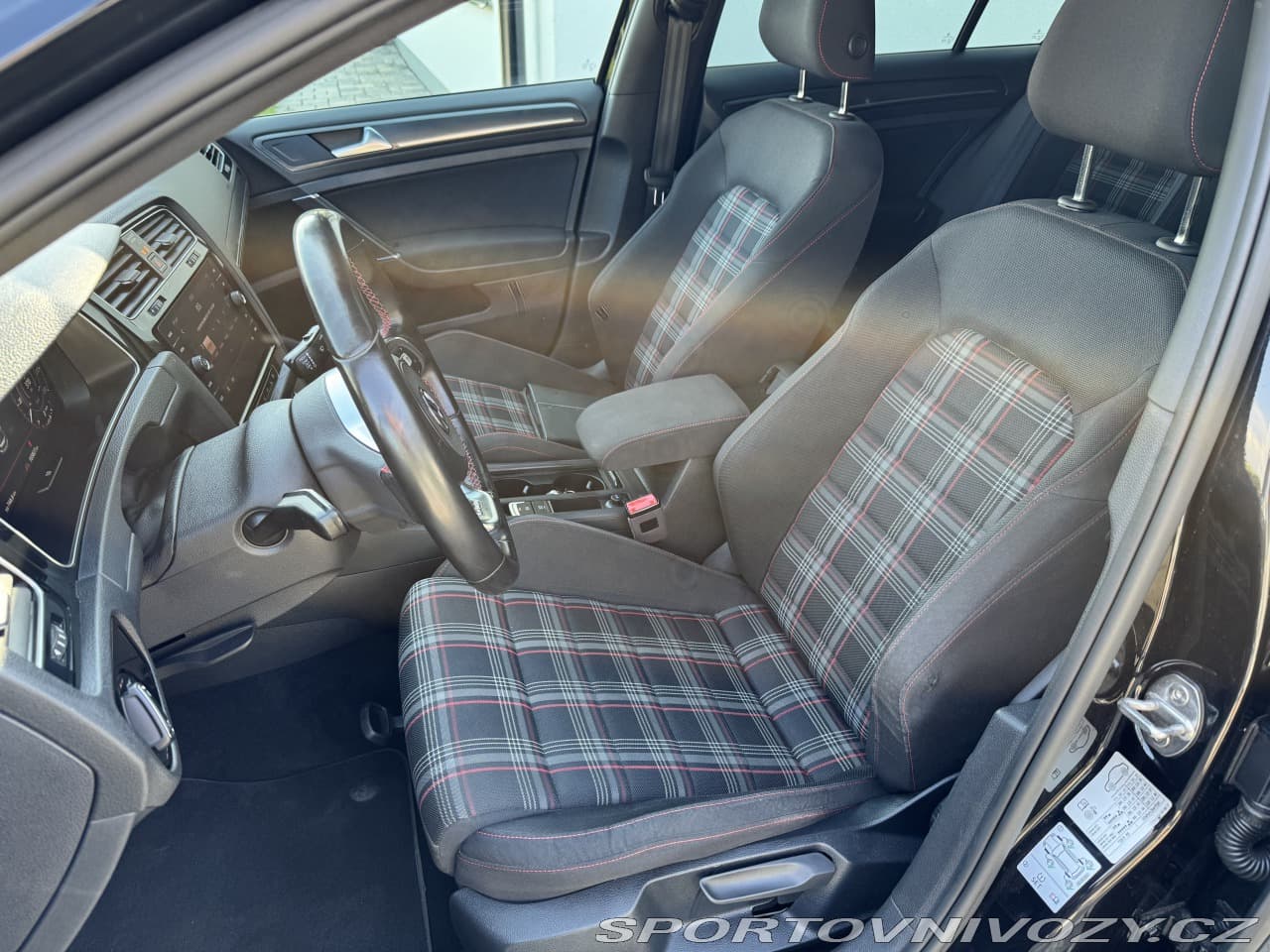 2018 Volkswagen Golf - 15