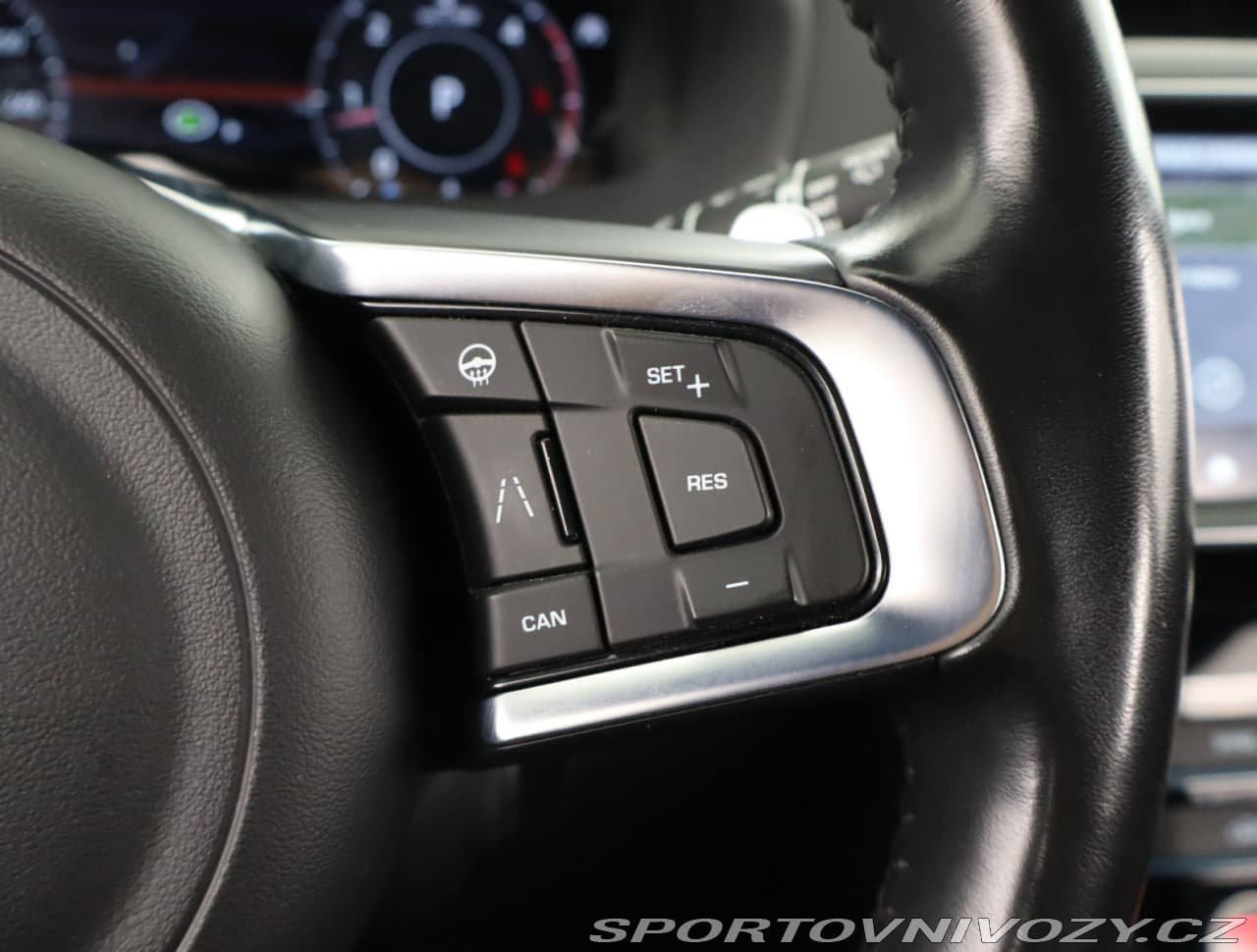 2020 Jaguar F-PACE - 17