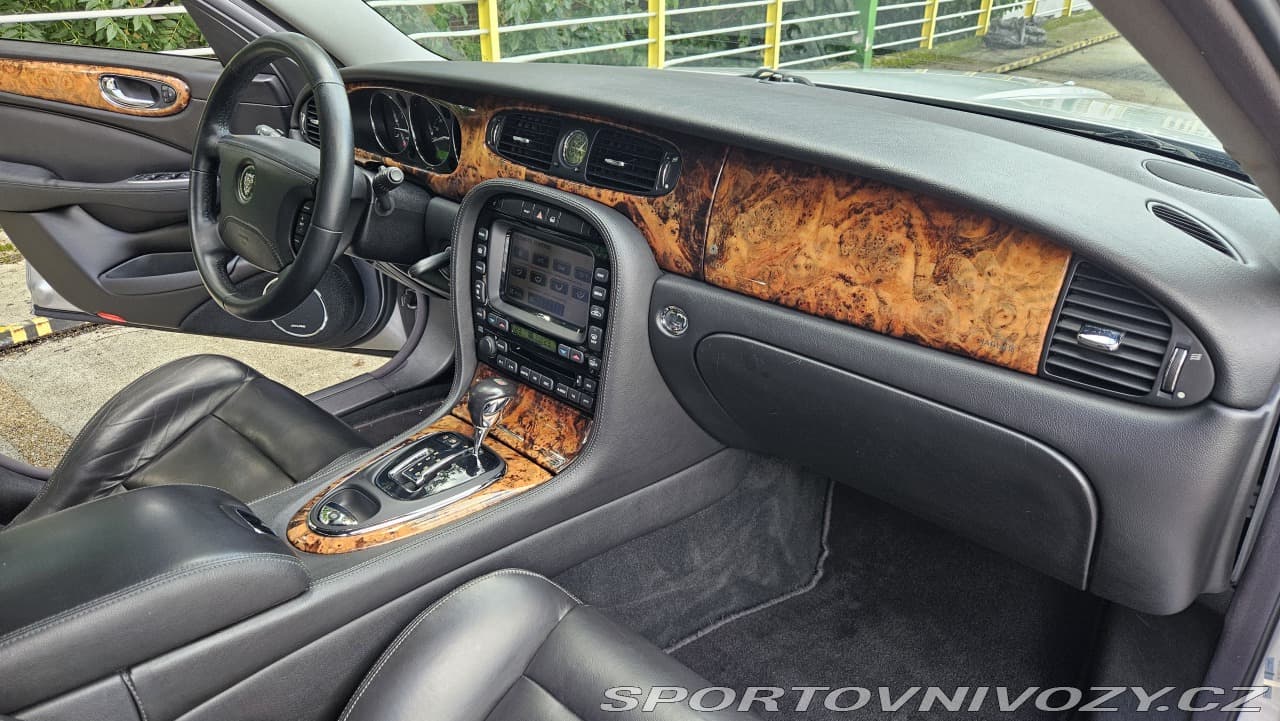 2004 Jaguar XJ - 13