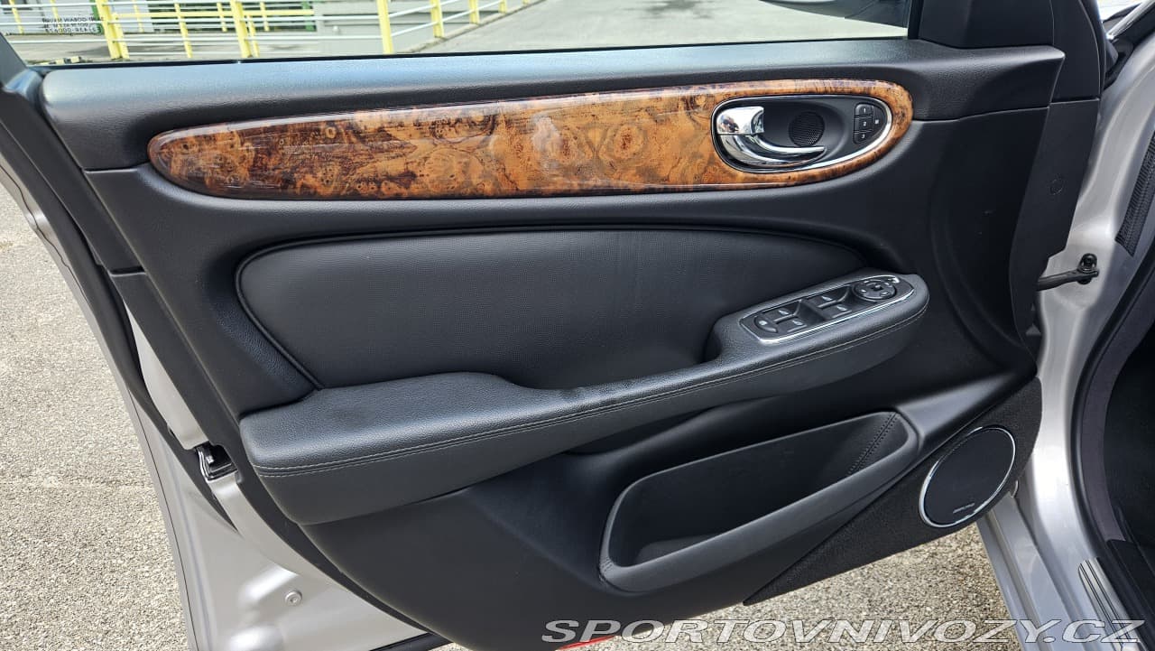 2004 Jaguar XJ - 8