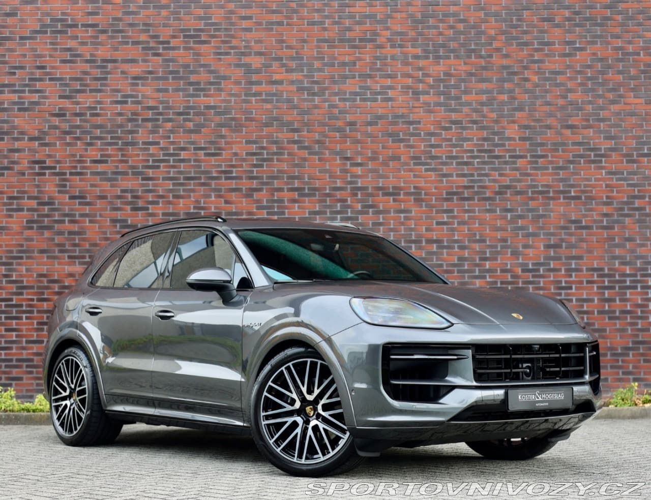2024 Porsche CAYENNE