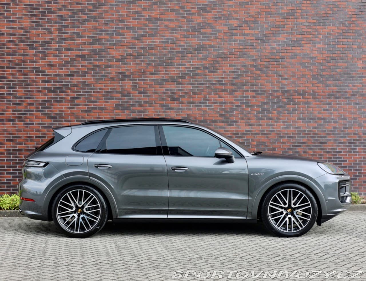 2024 Porsche CAYENNE - 11