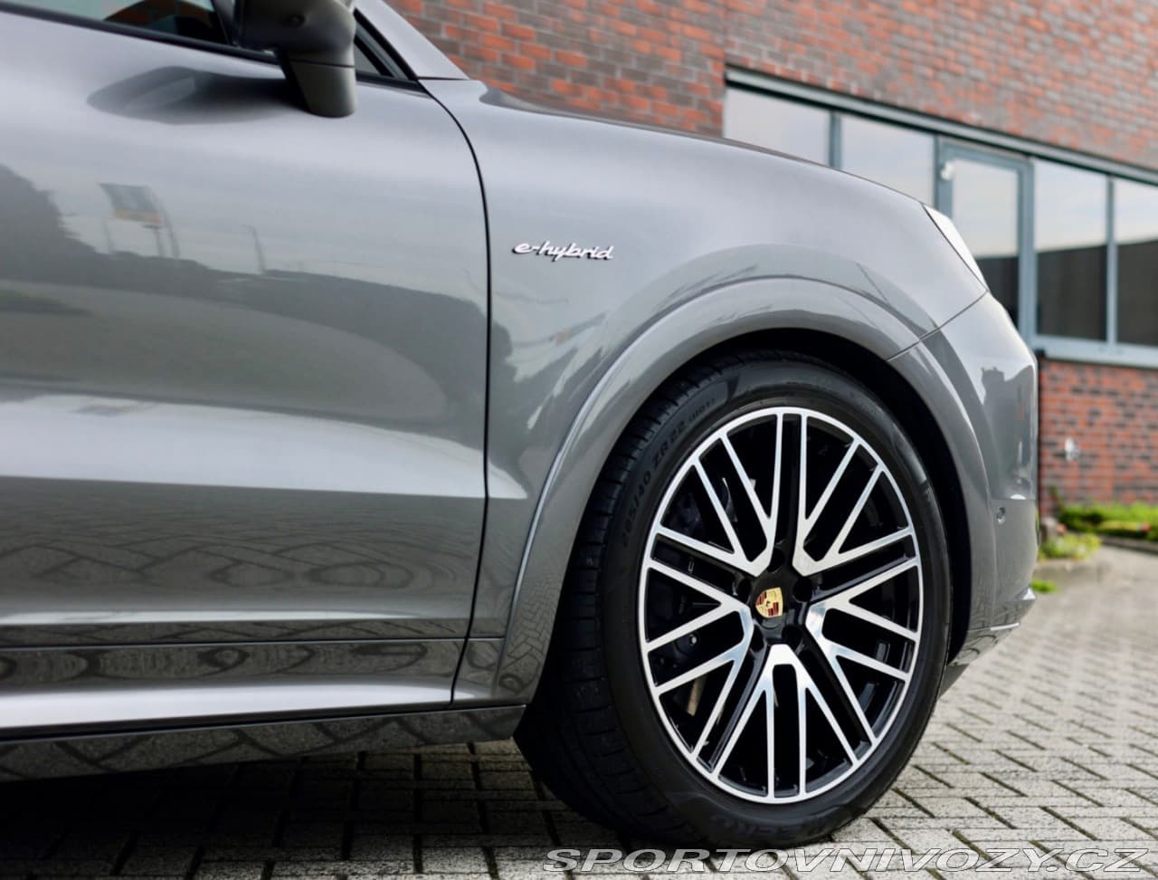 2024 Porsche CAYENNE - 16