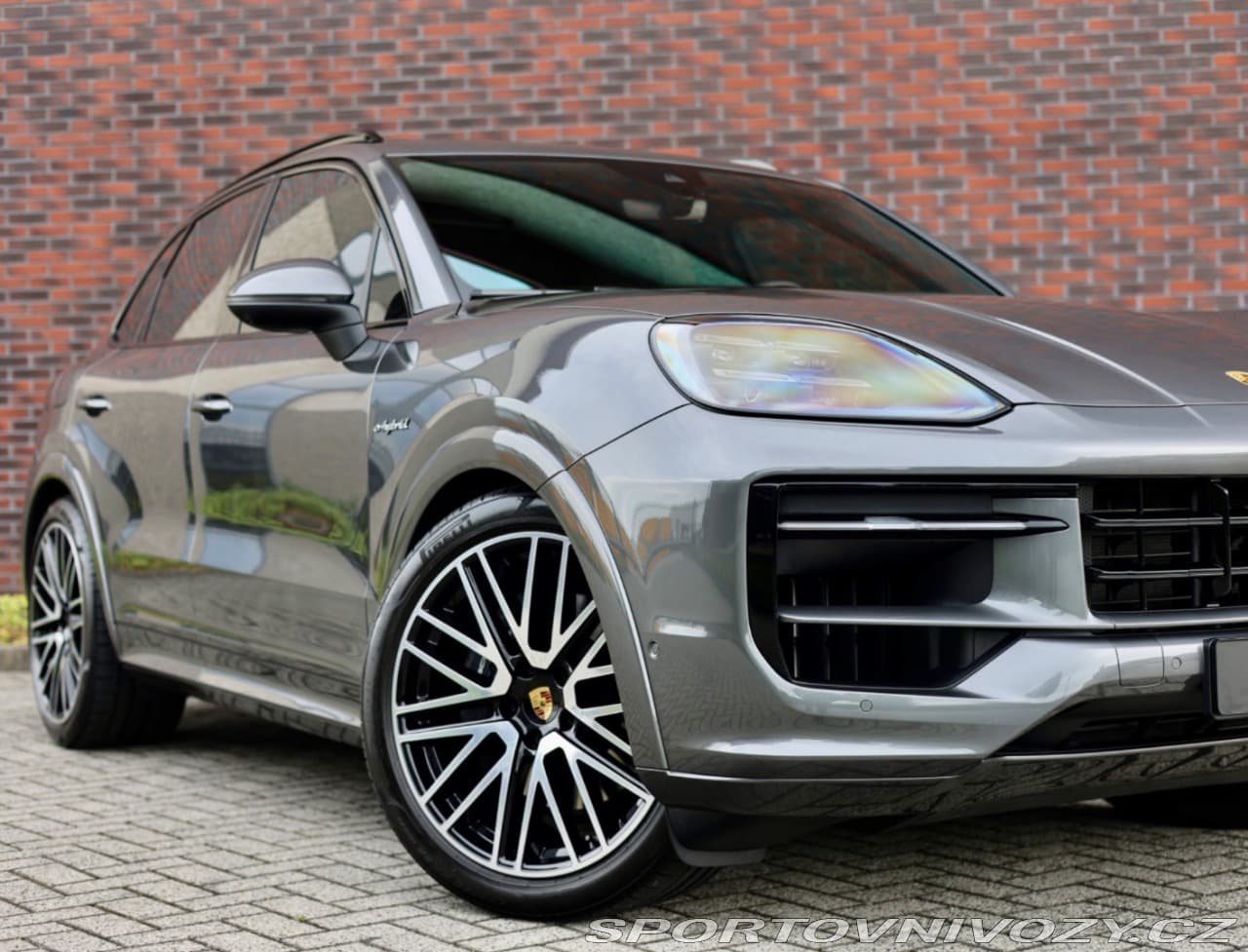 2024 Porsche CAYENNE - 3