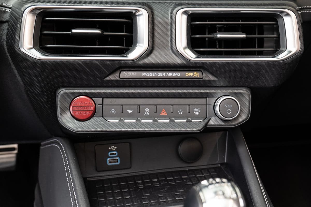 2025 Ford MUSTANG - 11