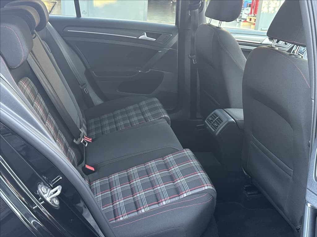 2018 Volkswagen GOLF - 18