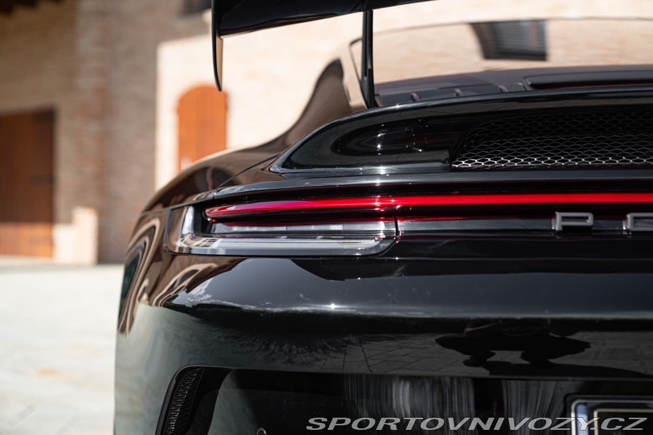 2023 Porsche 911 - 18