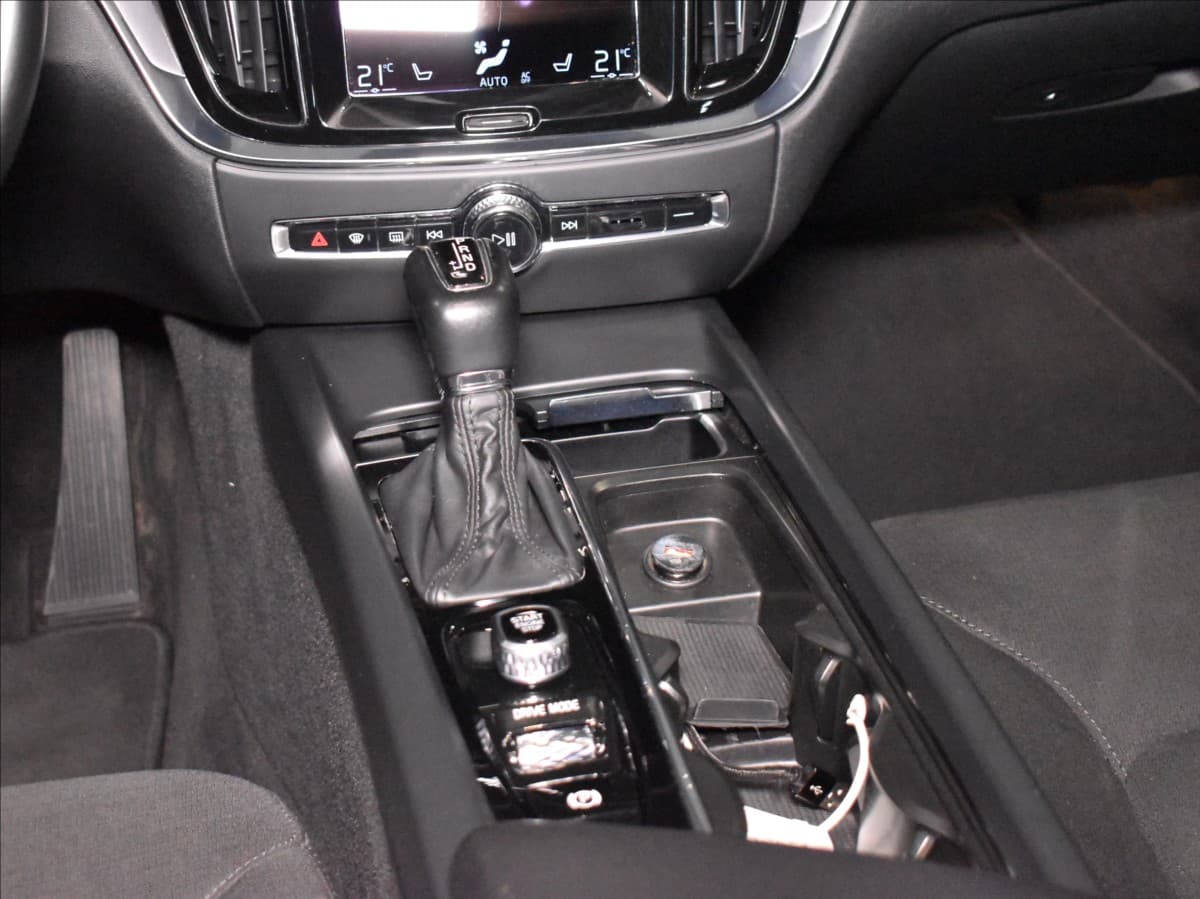 2021 Volvo V60 - 13