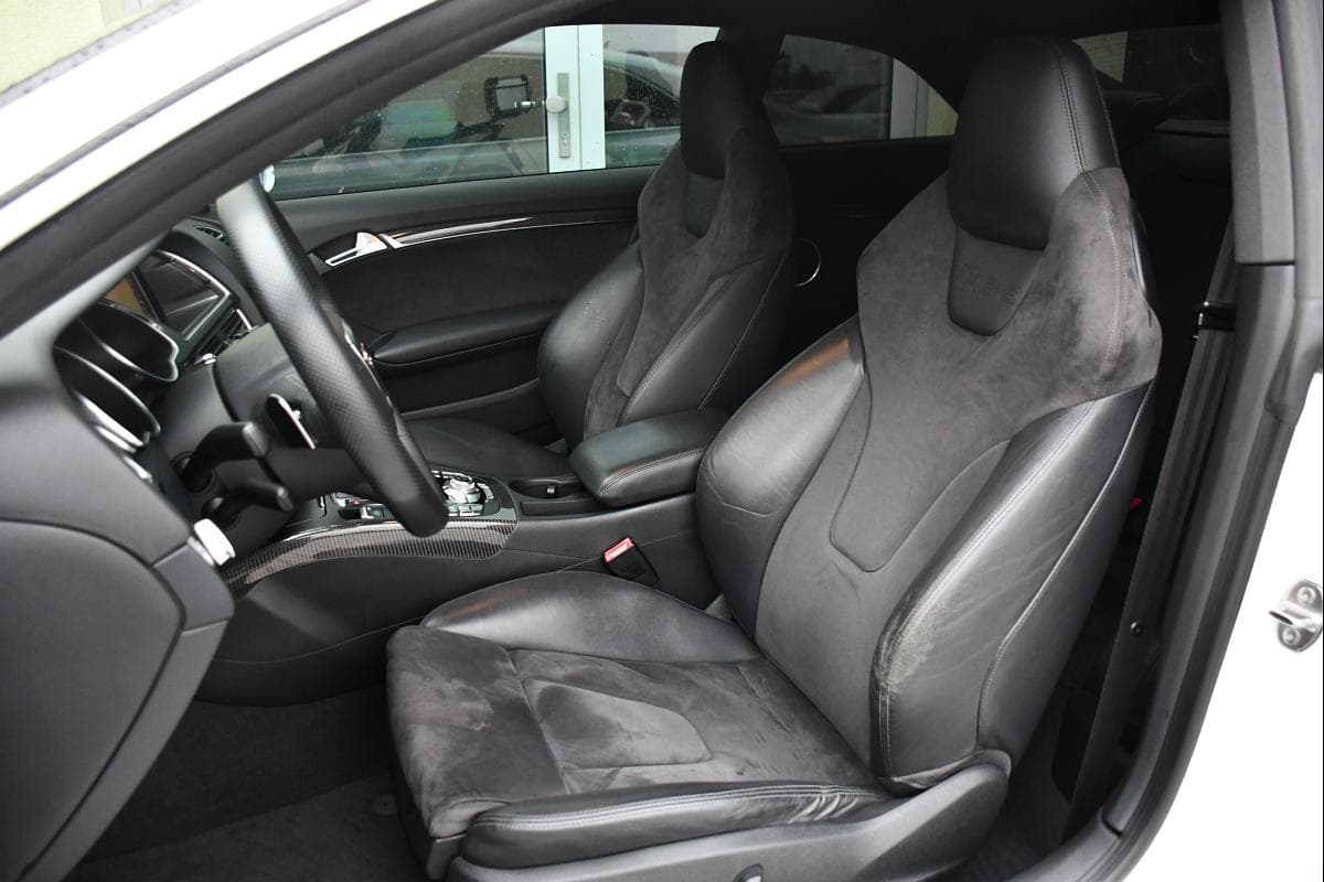 2010 Audi RS5 - 15
