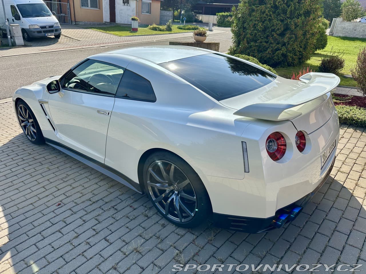 2014 Nissan GT-R - 2