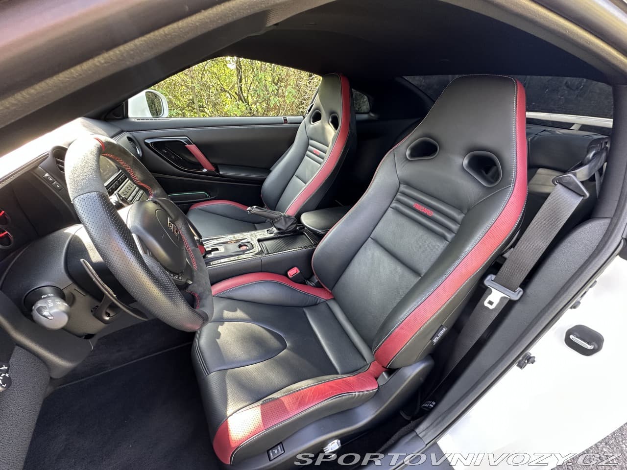 2014 Nissan GT-R - 7