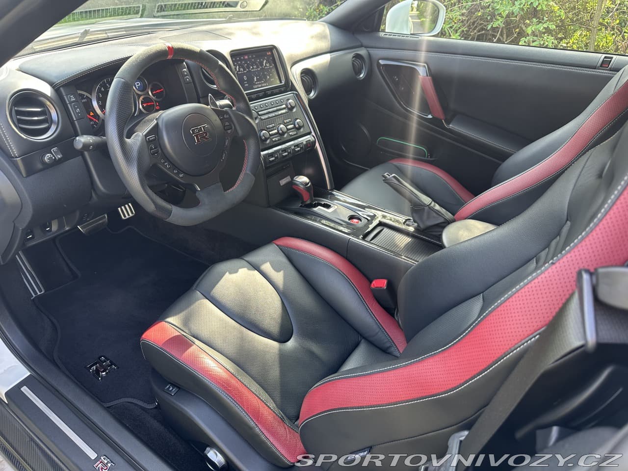 2014 Nissan GT-R - 9